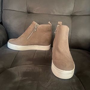 Tan zip up sneakers
